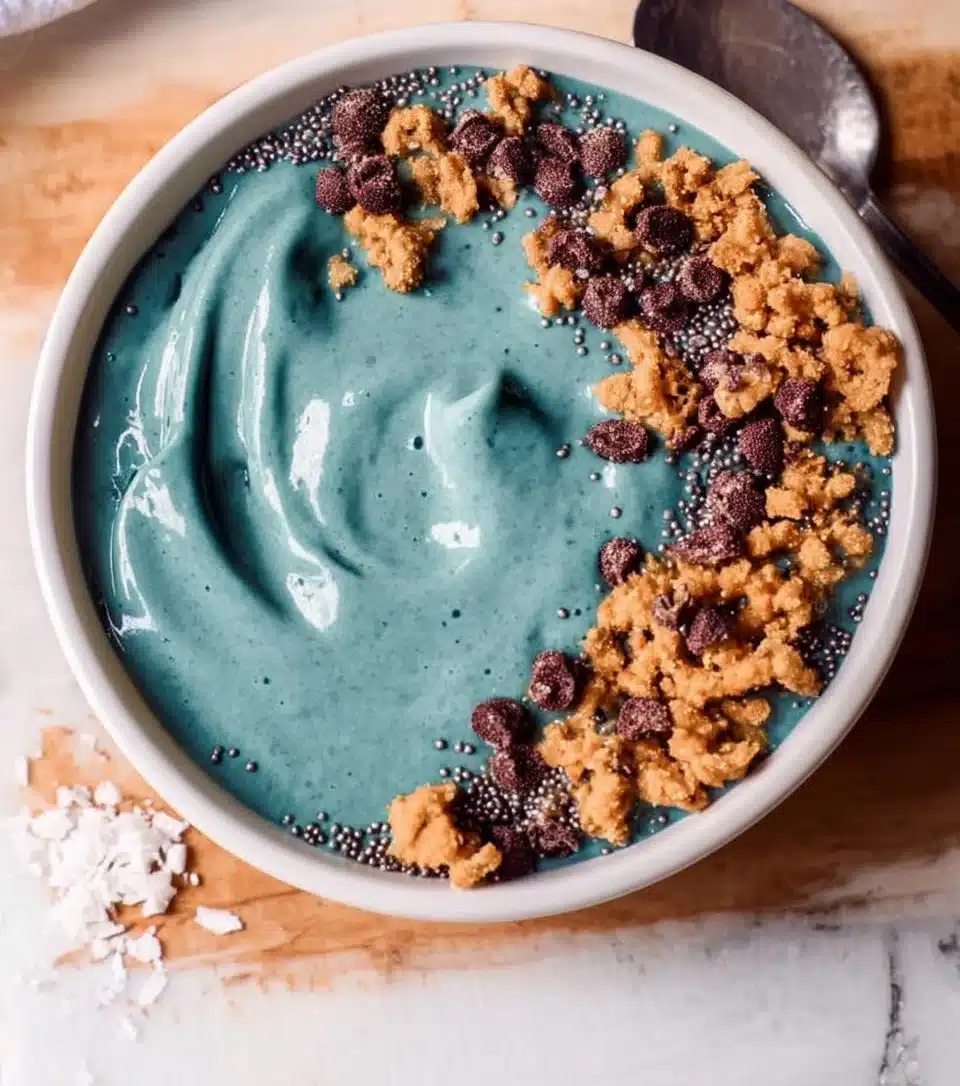 Cookie Monster Smoothie Bowl