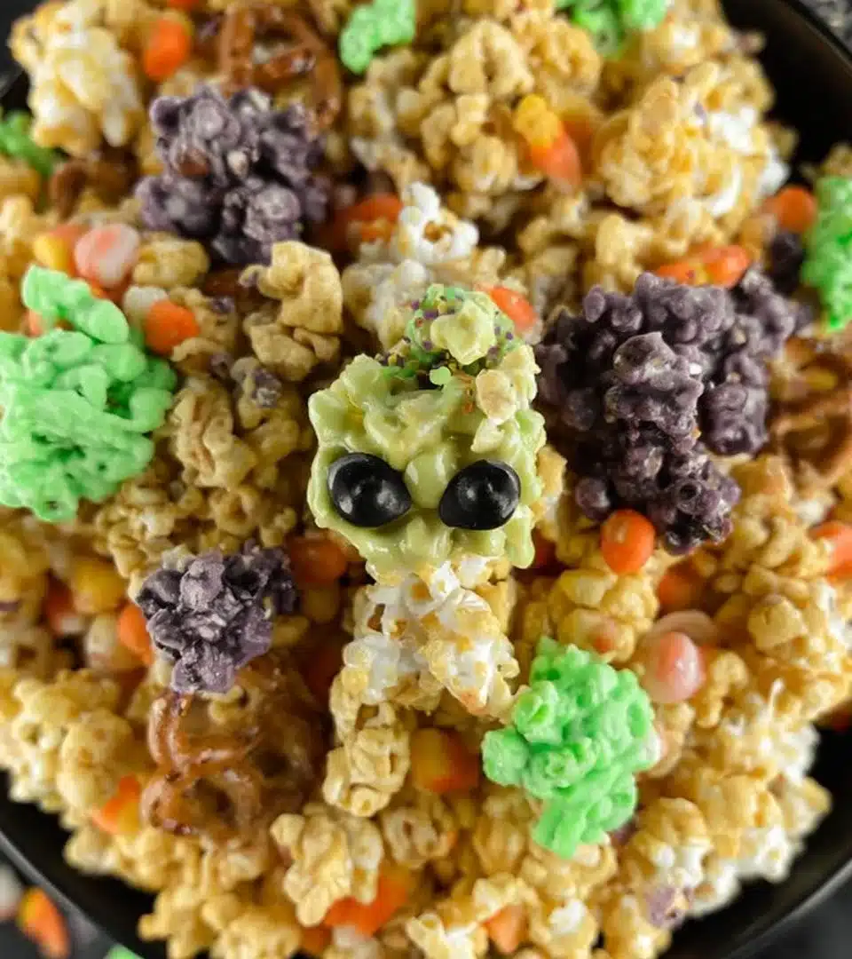 Hocus Pocus Popcorn for Halloween movie night treat