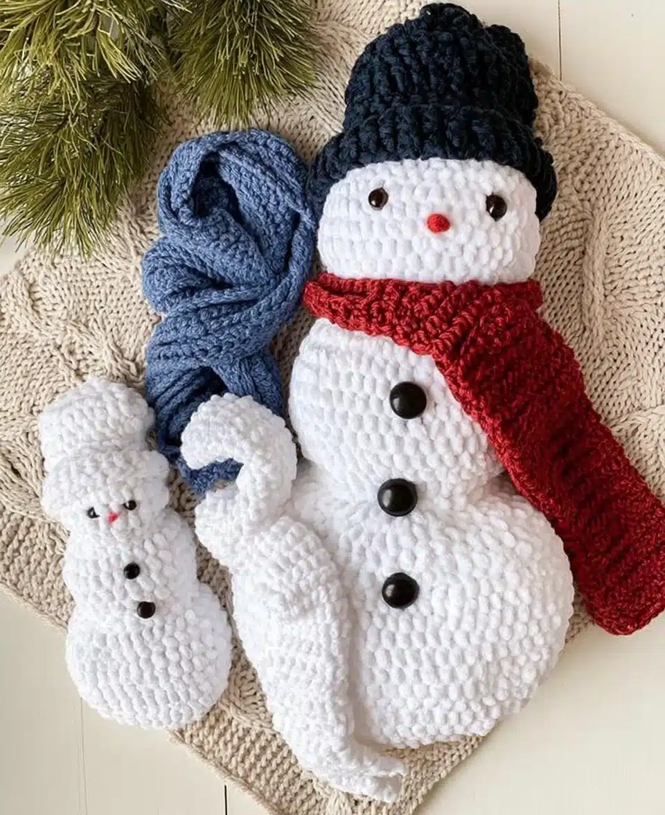 Adorable amigurumi snowman family crafted with soft yarn and cheerful designs.